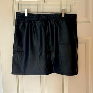 Women’s Black Faux Leather Skirt S:L 16”L